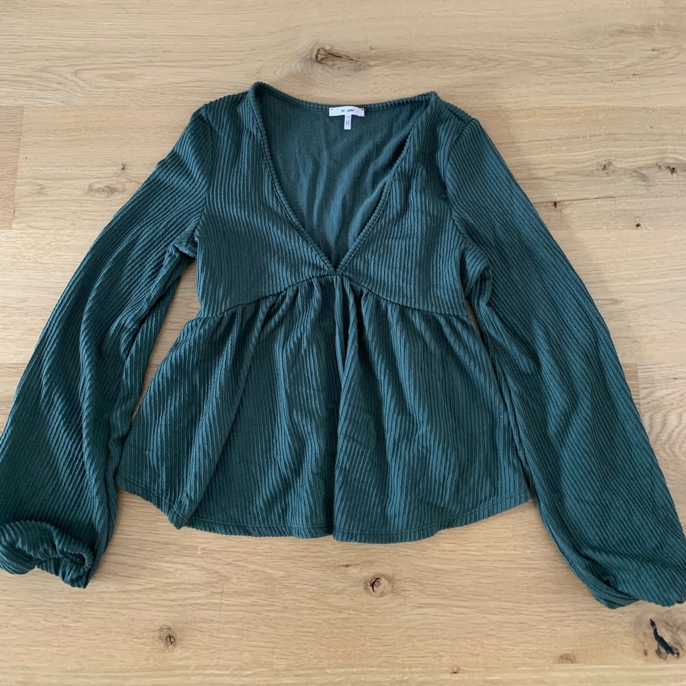 Mi Ami from Francesca’s long sleeve green shirt. Size S. Never worn.
